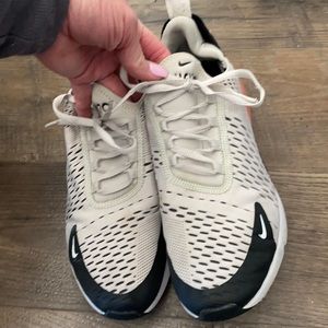 Gently worn air max 270. Youth 7/ women’s 8.5